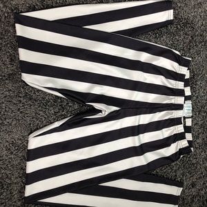 Black and white stripe leggings